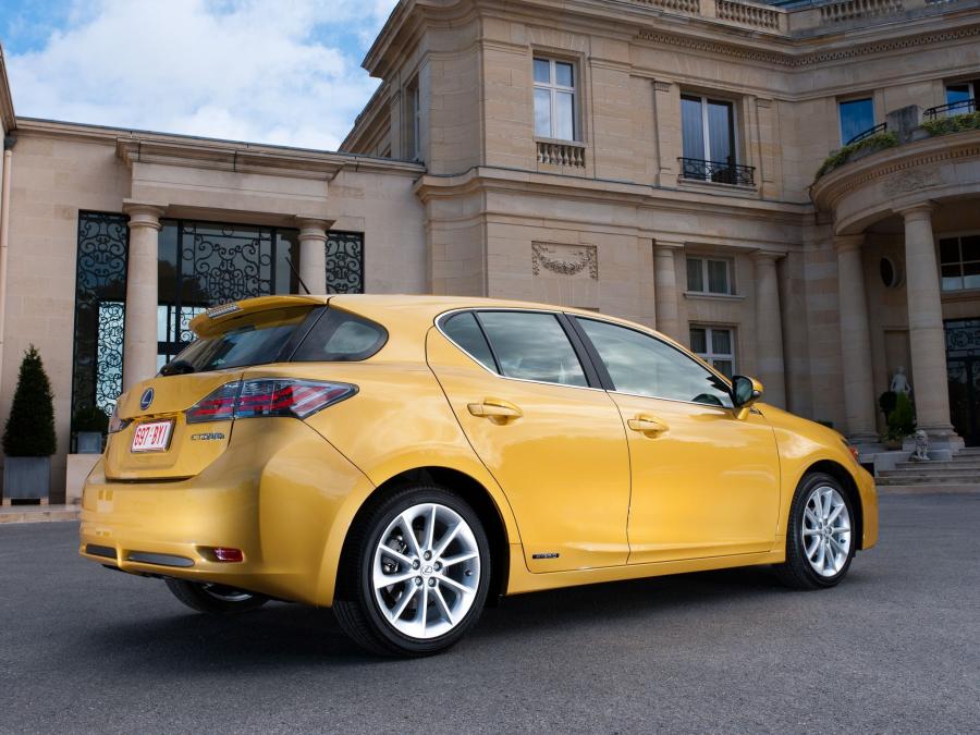  Lexus CT200h 2010 года  (US) (фото 13 из 30)